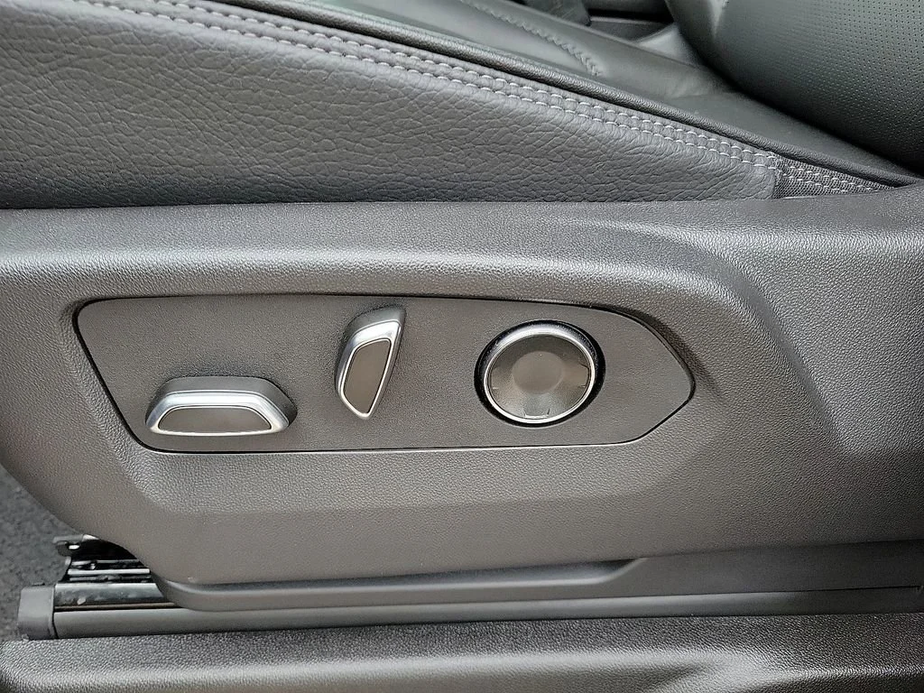Used 2025 Downpour Metallic GMC Denali image 20