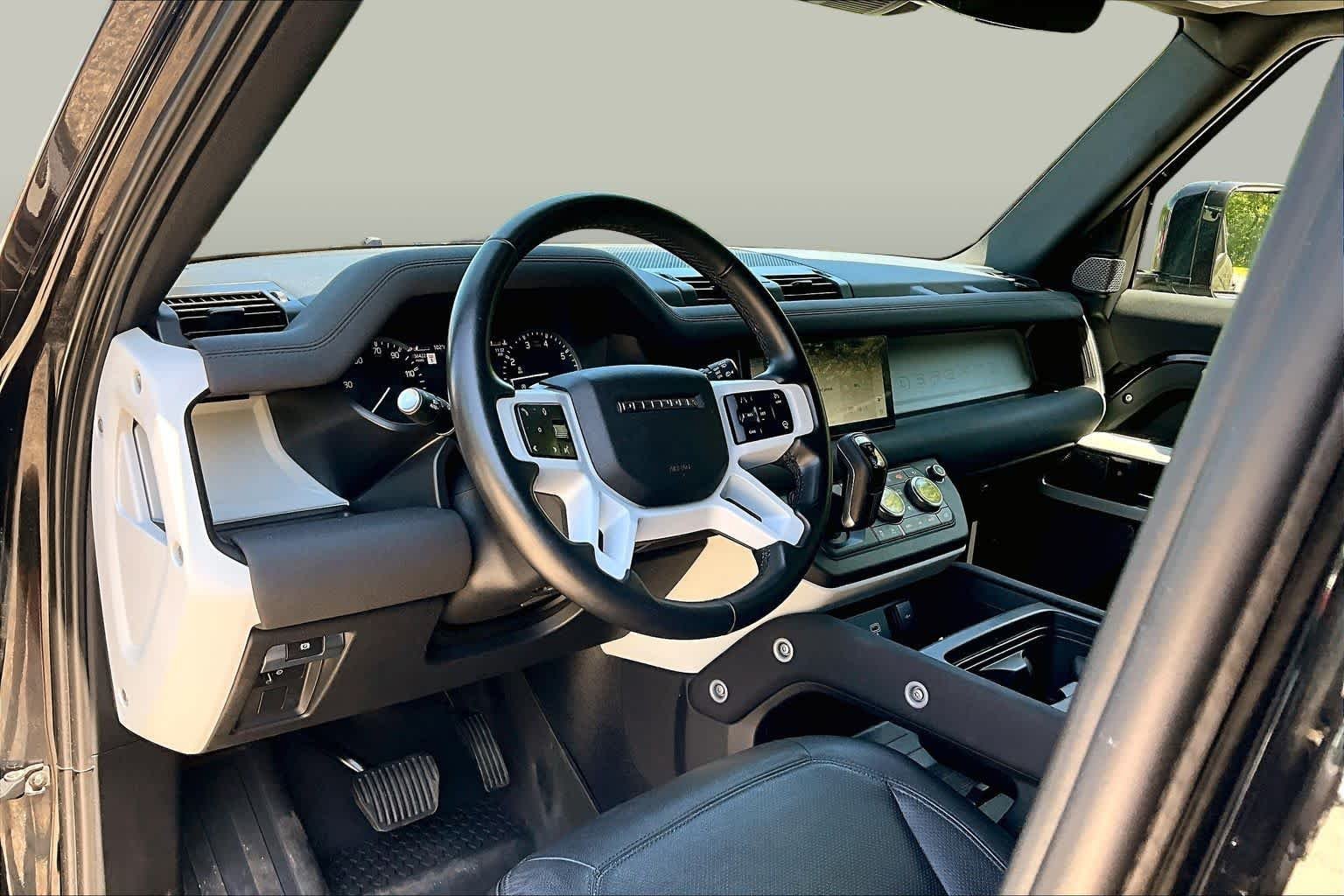 Used 2023 Santorini Black Metallic Land Rover SE image 18