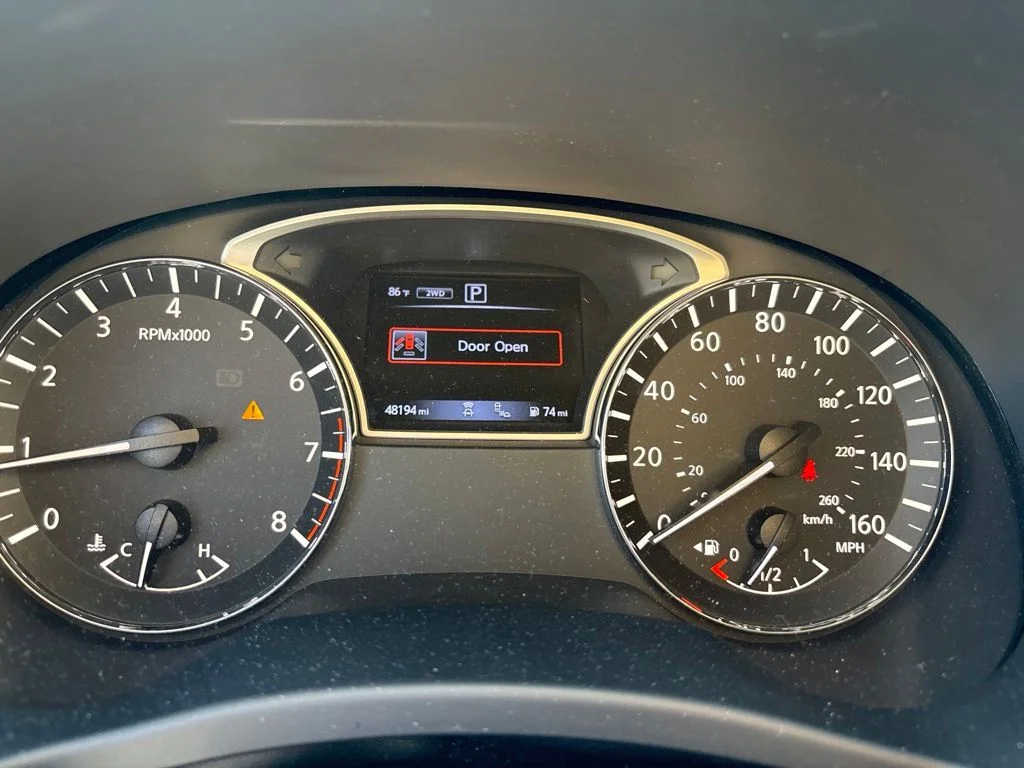 Used 2018 White Nissan SL image 11