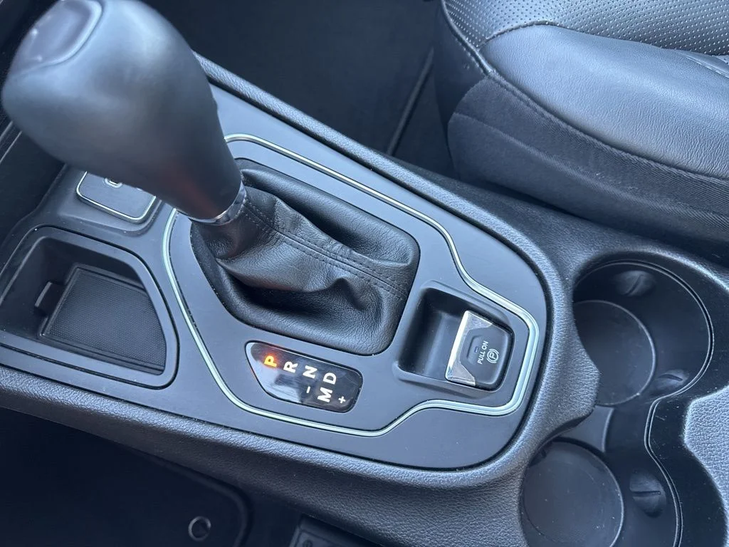 Used 2021 Green Jeep Latitude Lux image 23