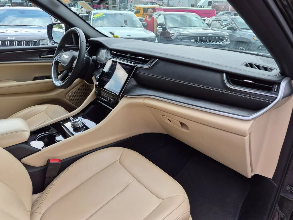 Used 2023 Black Jeep Limited image 27