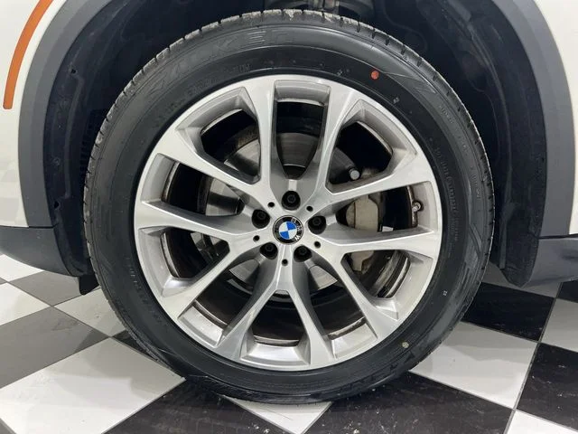 Certified Used 2021 White BMW xDrive40i image 28