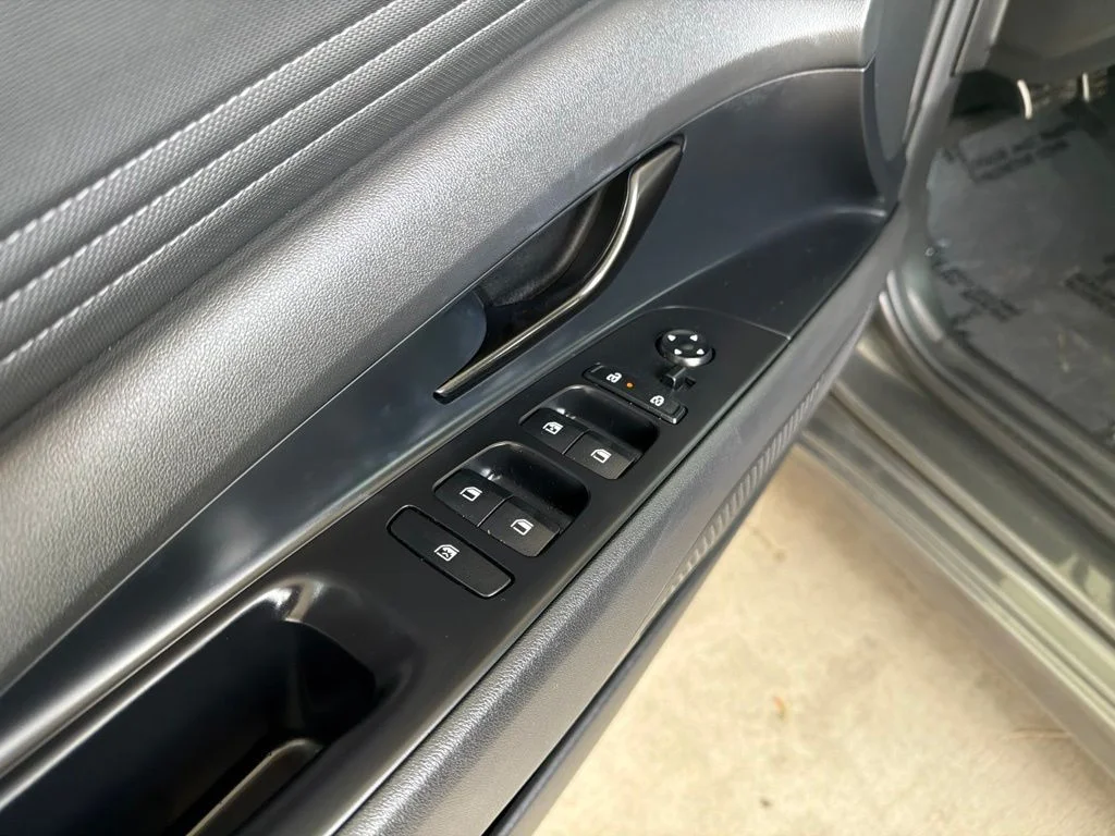 Used 2025 Gray Hyundai SEL Sport image 44