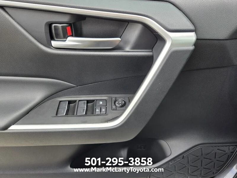 Used 2025 Magnetic Gray Metallic TOYOTA HYBRID XLE AWD image 28