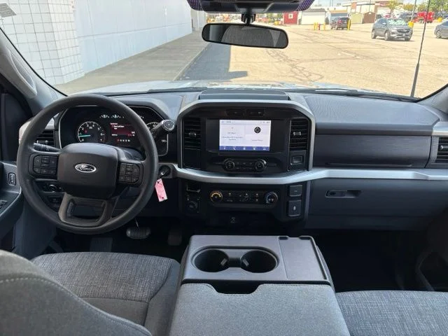 Used 2022  Ford XL image 32