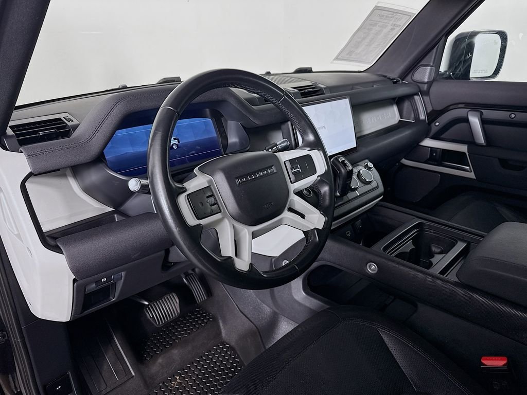 Certified Used 2022 Black Land Rover X-Dynamic SE image 4