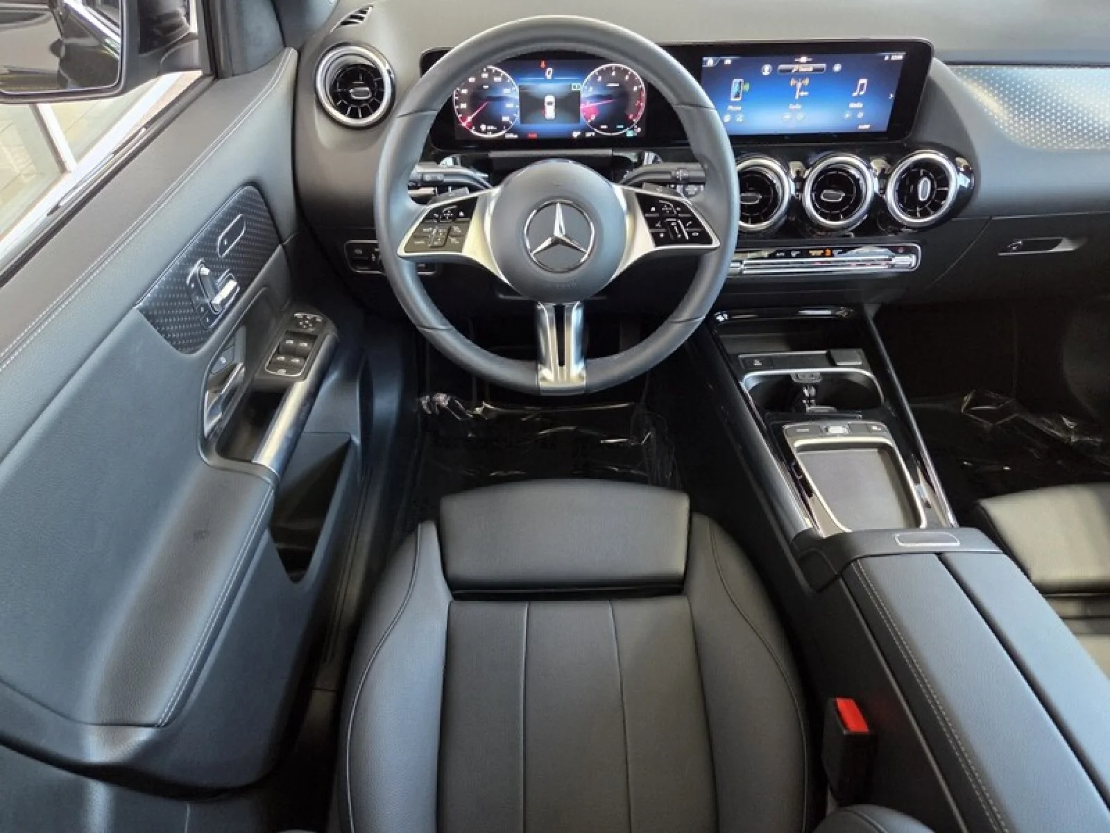 Used 2026 Cosmos Black Metallic Mercedes-Benz GLA 250 image 16