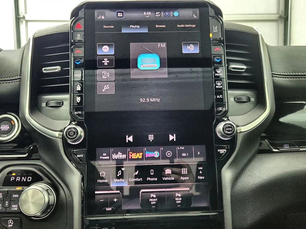 New 2026 Diamond Black Crystal Pearl-Coat Exterior Paint RAM Laramie image 24