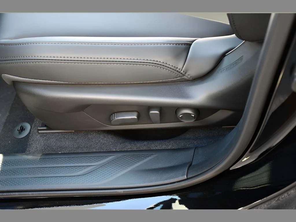 New 2026 CRYSTAL BLACK SILICA Subaru Premium image 30