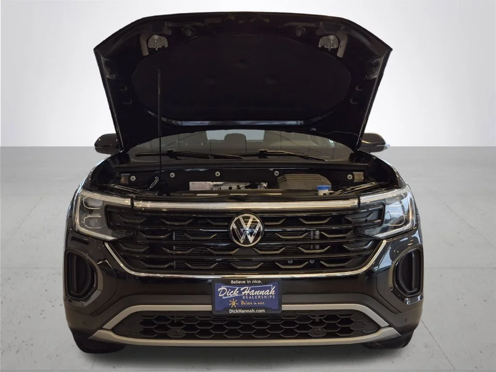 Used 2025 Black Volkswagen 2.0T SE w/Technology image 3