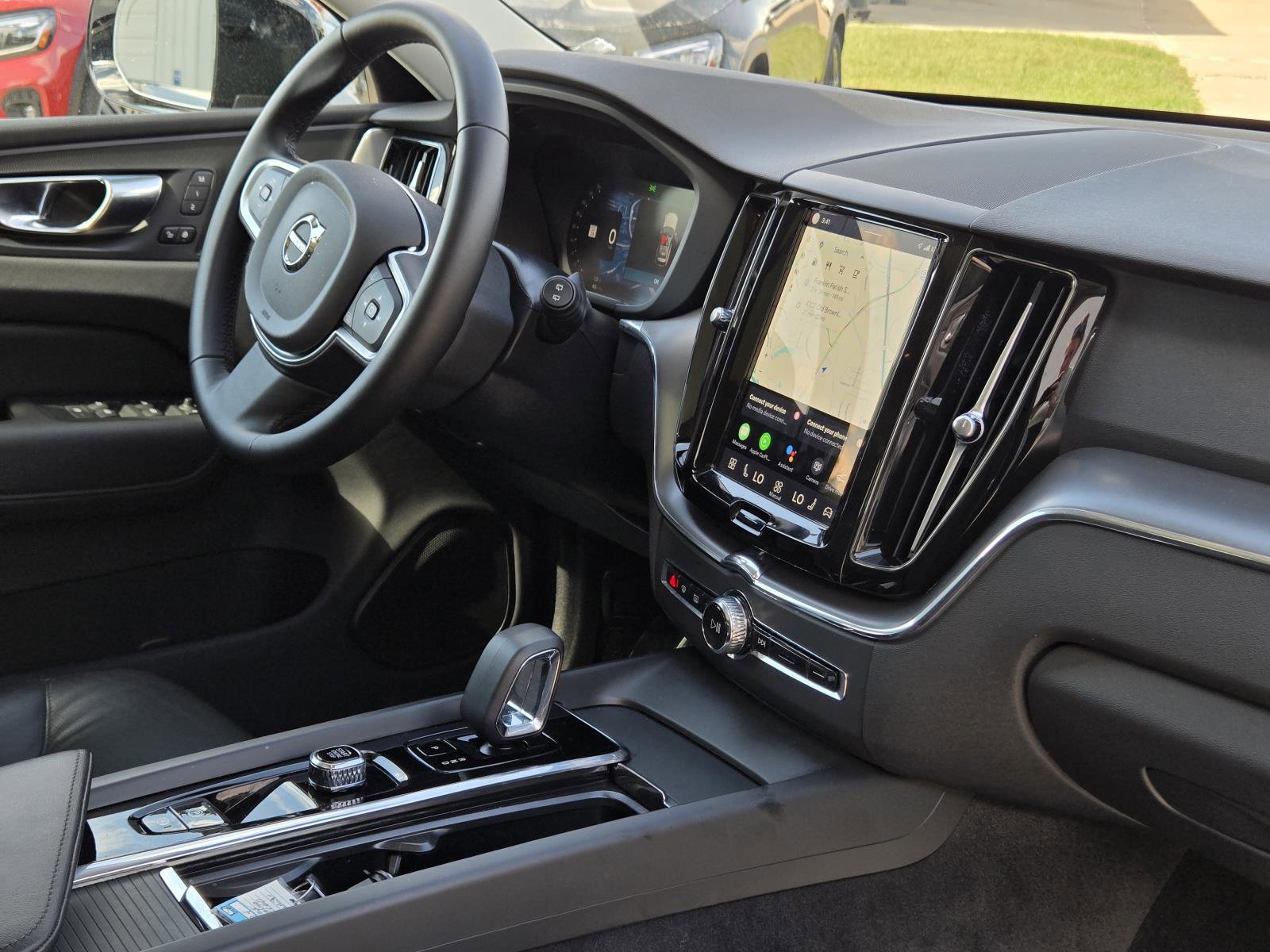 Used 2025 White Volvo Core image 41