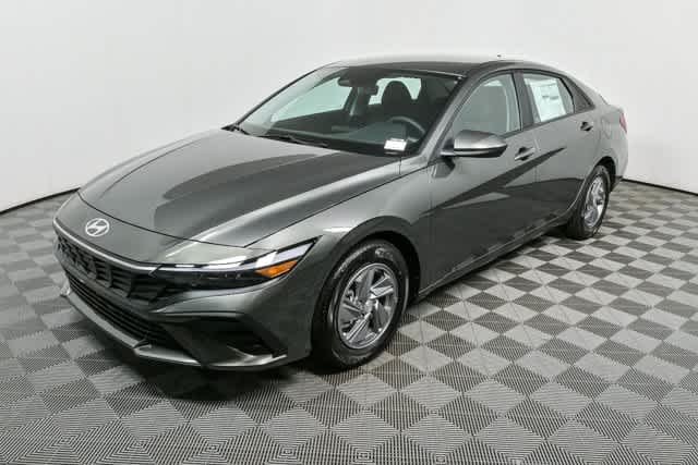 New 2026 Amazon Gray Hyundai SE image 3