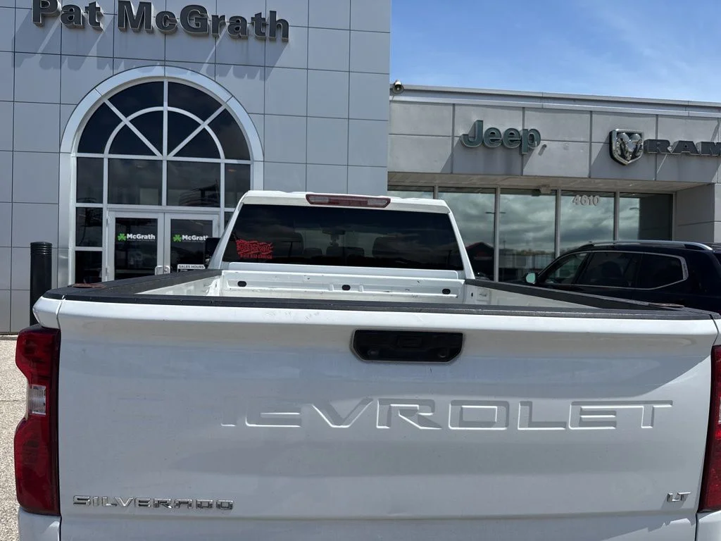 Used 2021 White Chevrolet LT image 5