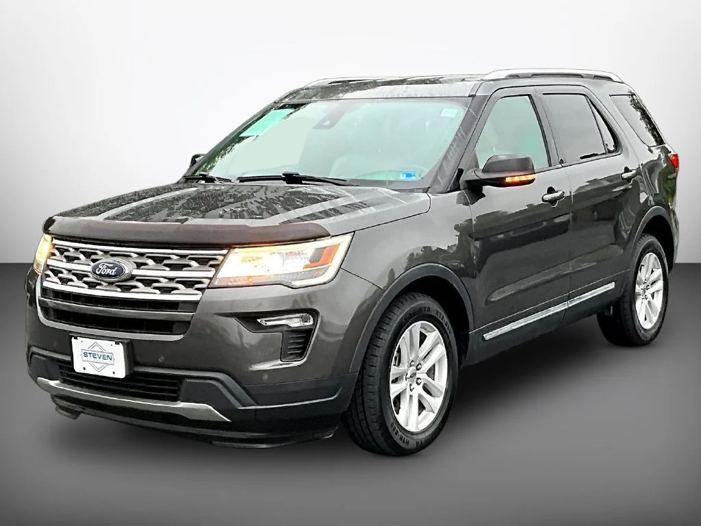 Used 2018 Magnetic Ford XLT image 3