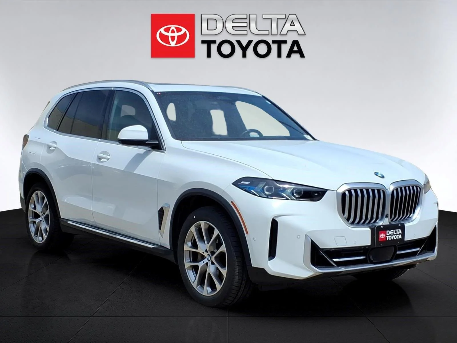 Used 2026 Alpine White BMW sDrive40i image 7