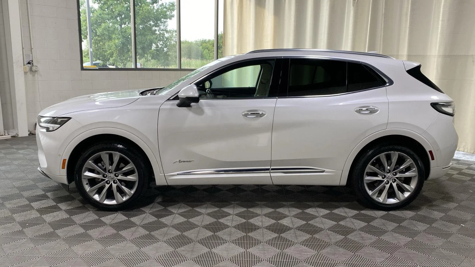 Used 2023 White Frost Tricoat Buick Avenir image 17