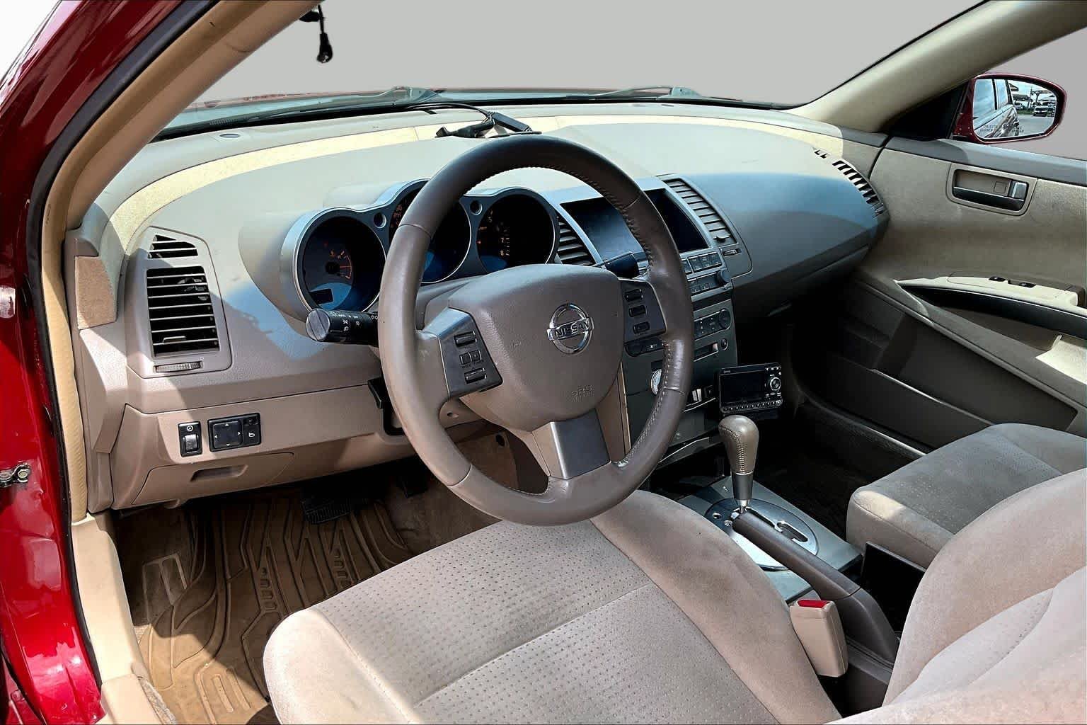Used 2004 Red Opulence Metallic Nissan SE image 17