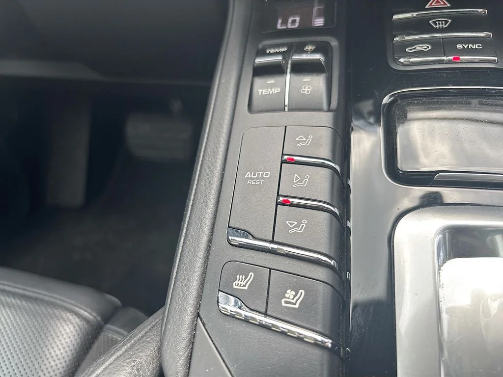 Used 2017 White Porsche Base image 27