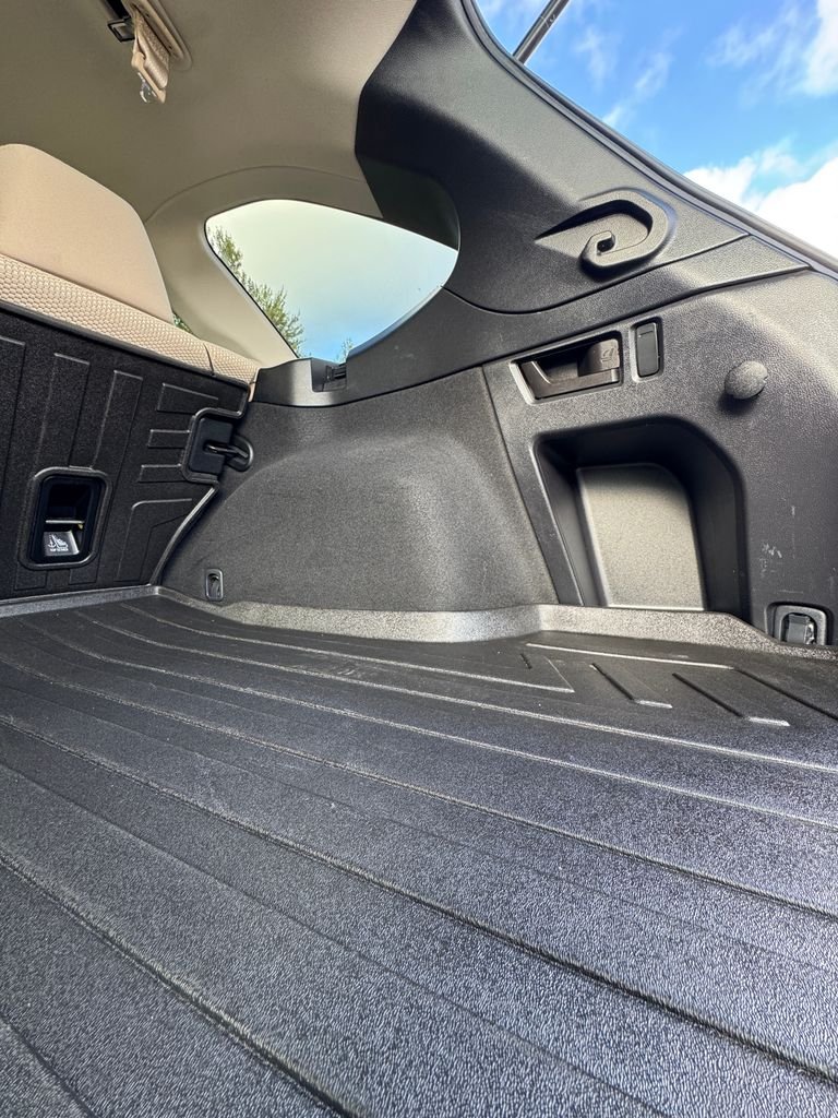 Used 2018 Crystal Black Silica Subaru 2.5i Premium image 12