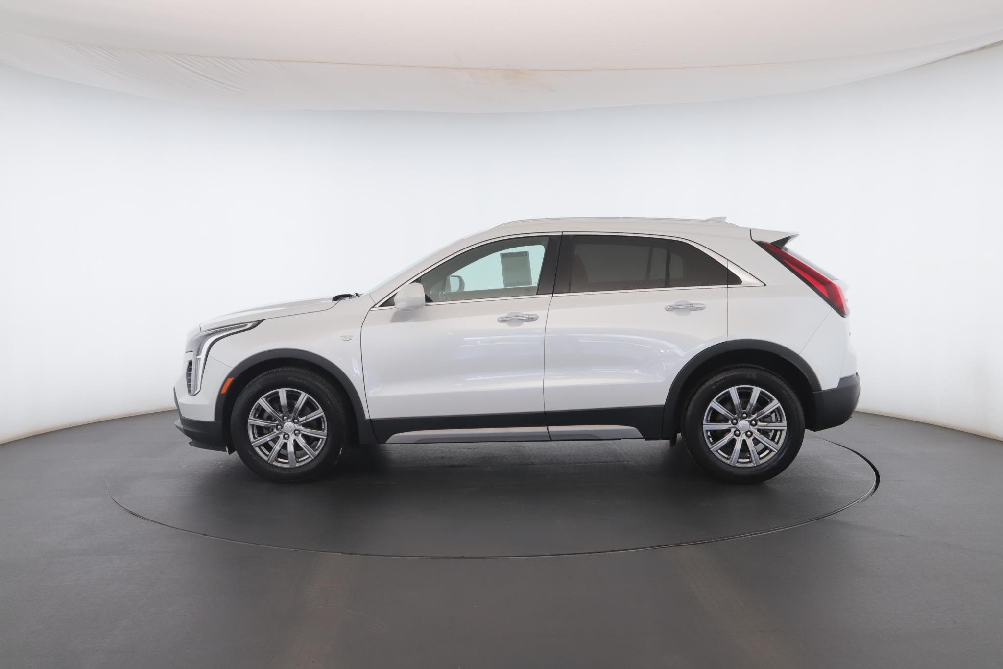 Used 2019 Crystal White Tricoat Cadillac Premium Luxury AWD image 22