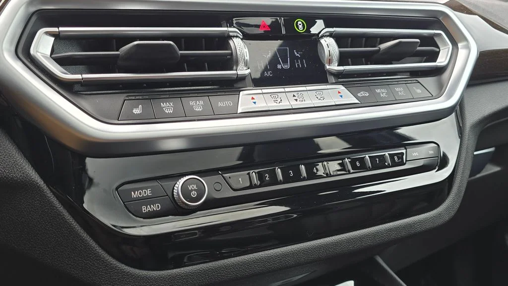 Used 2024 Black Sapphire Metallic BMW xDrive30i image 31