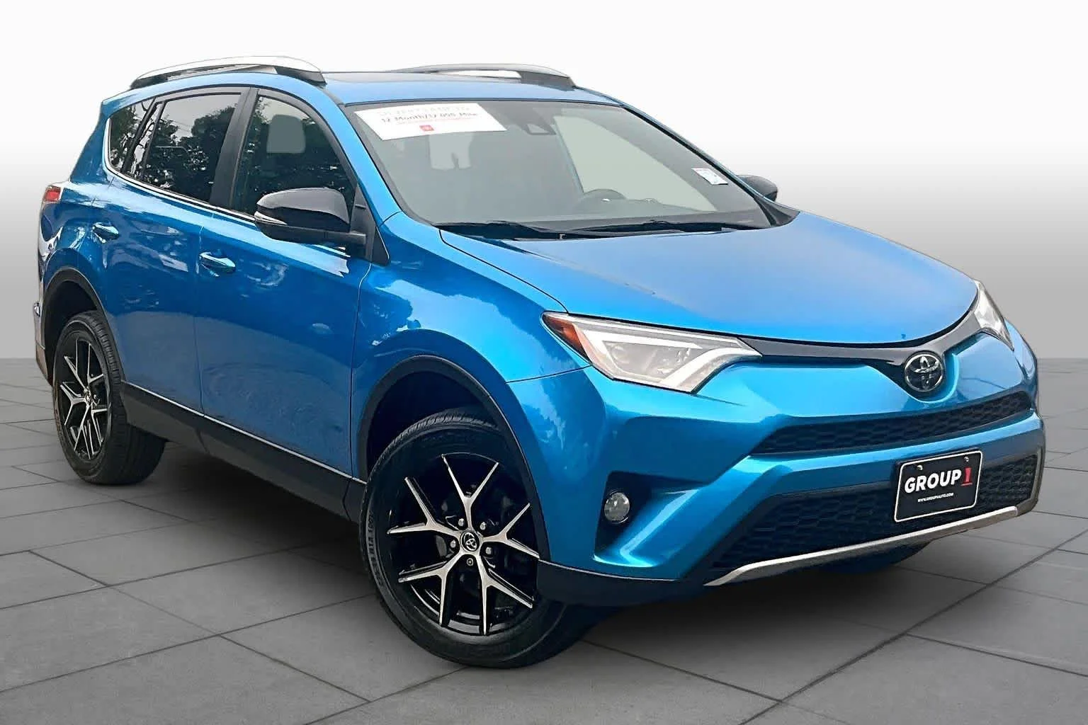 Certified Used 2018 Electric Storm Blue Toyota SE image 3