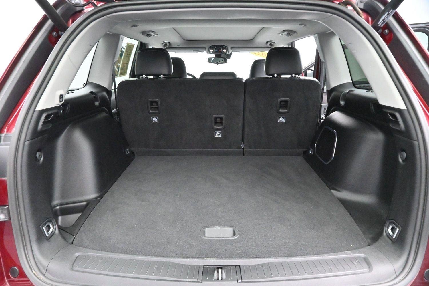 Used 2022 Red Jeep Limited image 9