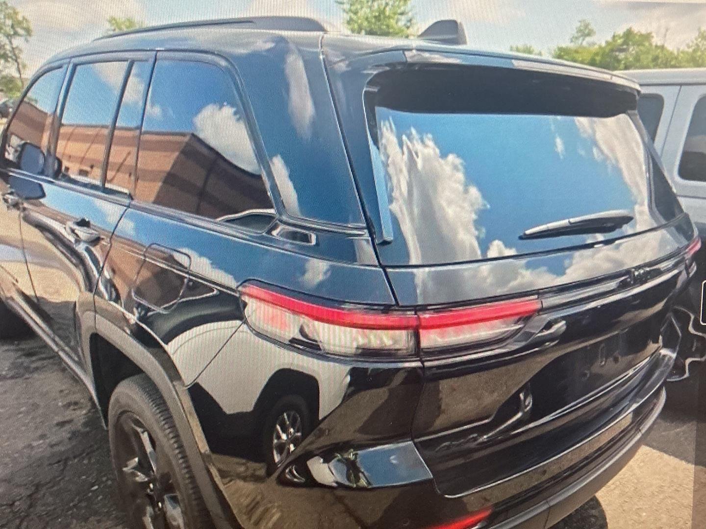 Used 2024 Diamond Black Crystal Pearlcoat Jeep Altitude X image 6
