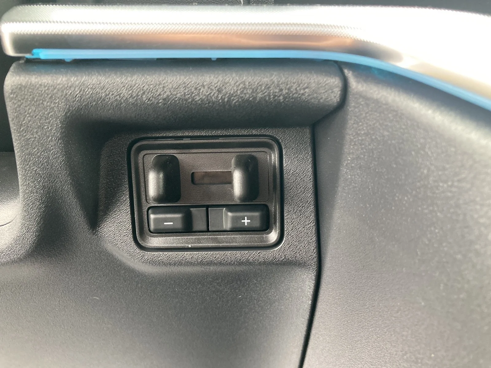New 2026 Space Silver Metallic Ford MAX Platinum® image 28
