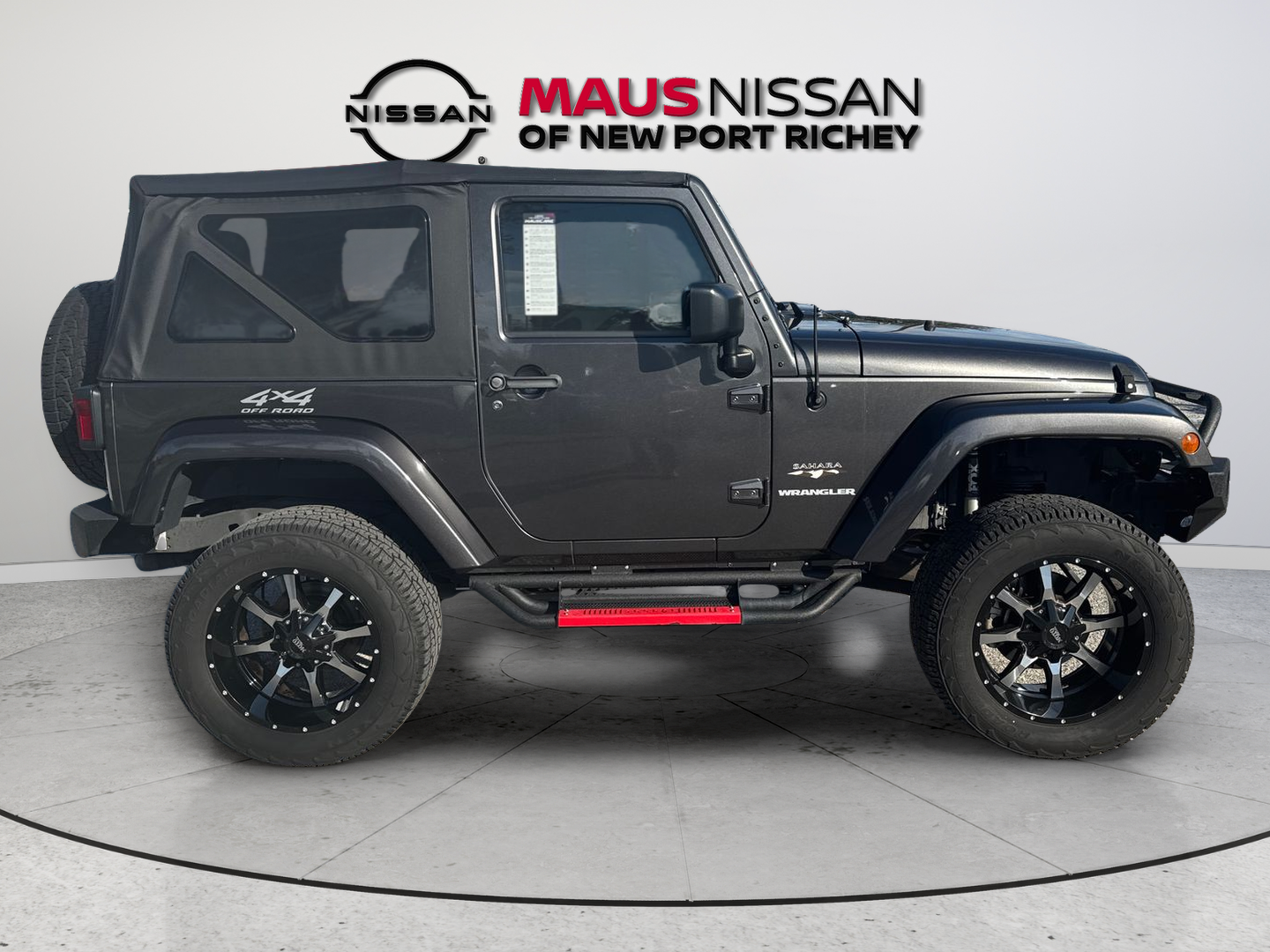 Used 2017 Gray Jeep Sahara image 8