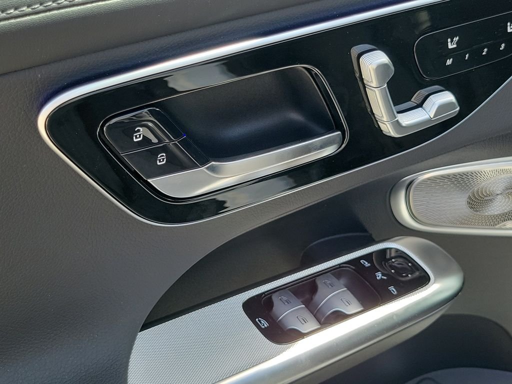 New 2027 Polar White Mercedes-Benz GLC 300 image 17
