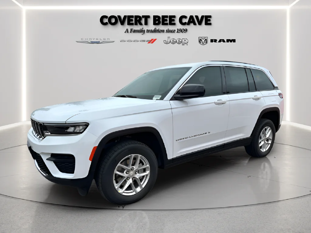 New 2026 Bright White Clear-Coat Exterior Paint Jeep Laredo image 4