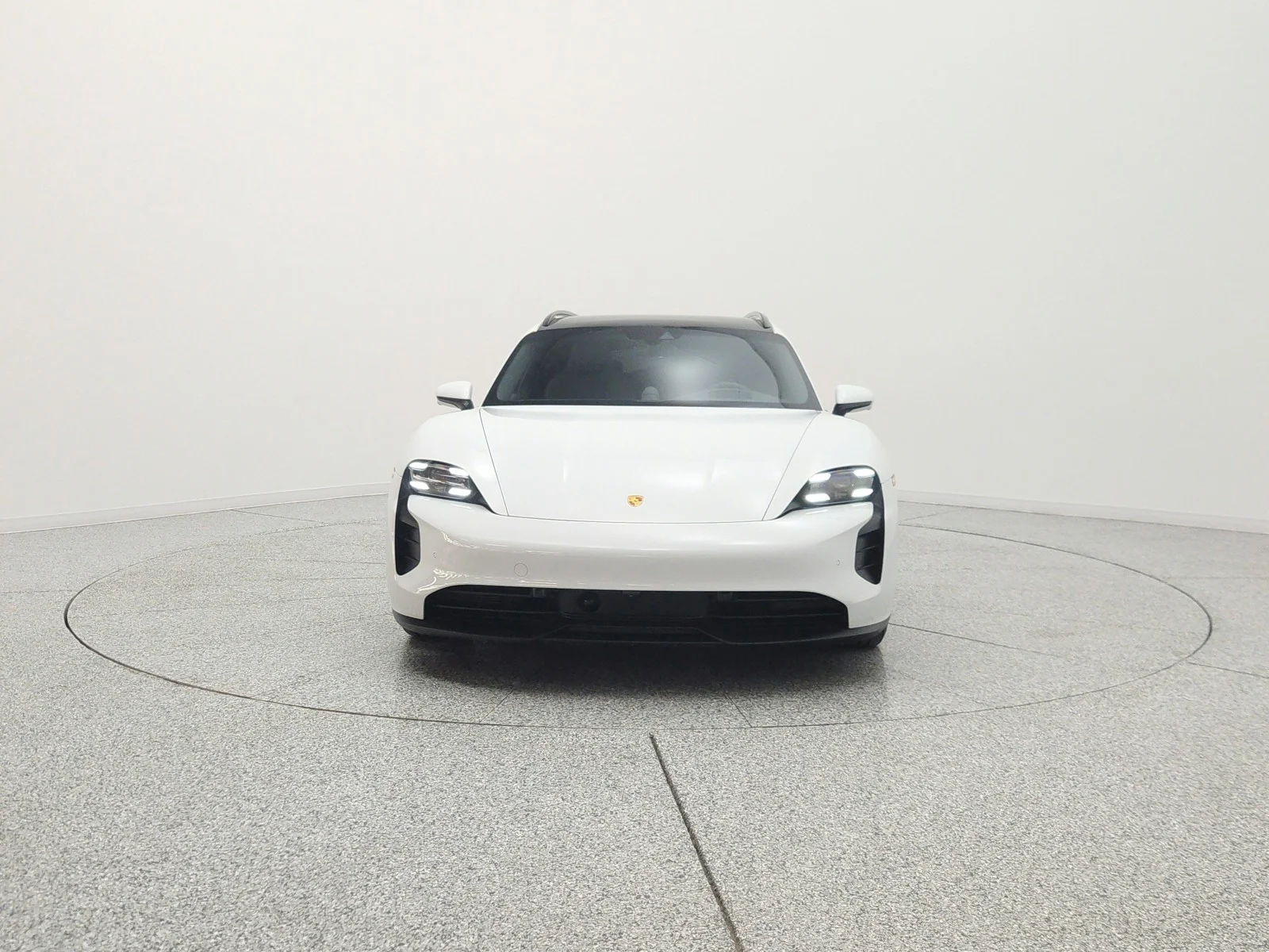 Used 2022 Carrara White Metallic Porsche GTS Sport Turismo AWD image 2