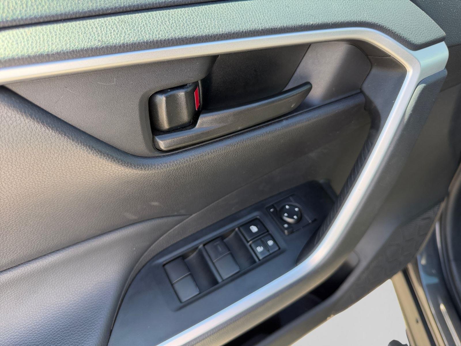 2024 Toyota RAV4 LE - Photo 11