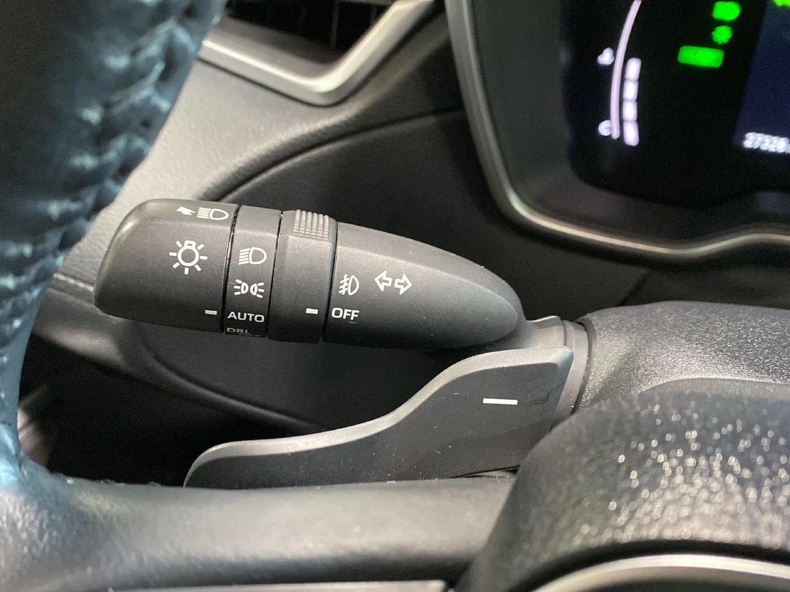 Used 2024 Wind Chill Pearl Toyota XSE image 31