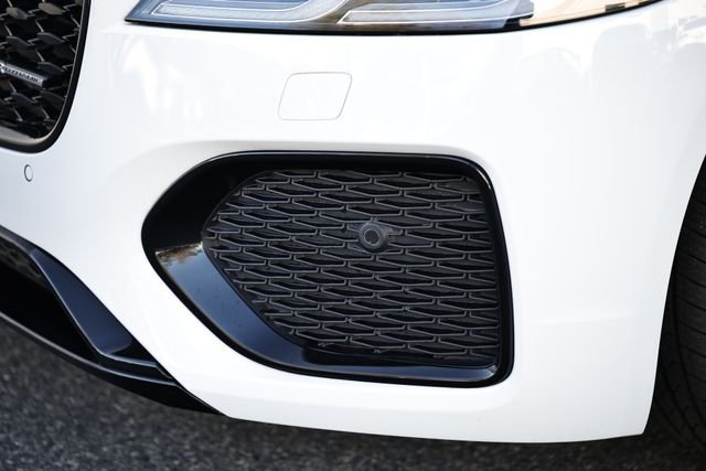 New 2024 Fuji White JAGUAR P300 R-DYNAMIC SE AWD image 3