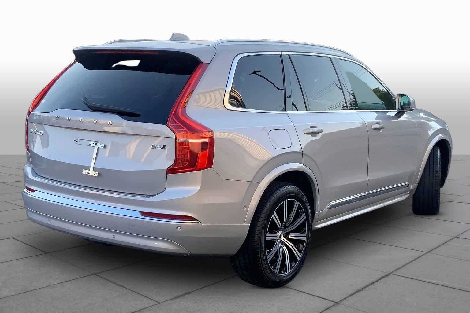 Used 2023 Silver Dawn Metallic Volvo Plus image 12