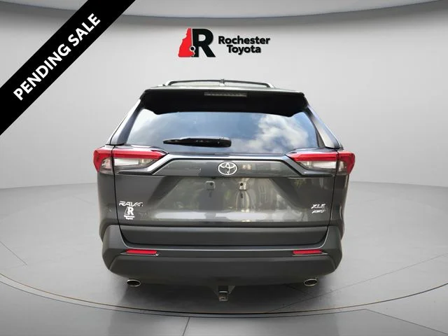 Used 2025 Gray Toyota XLE Premium image 6