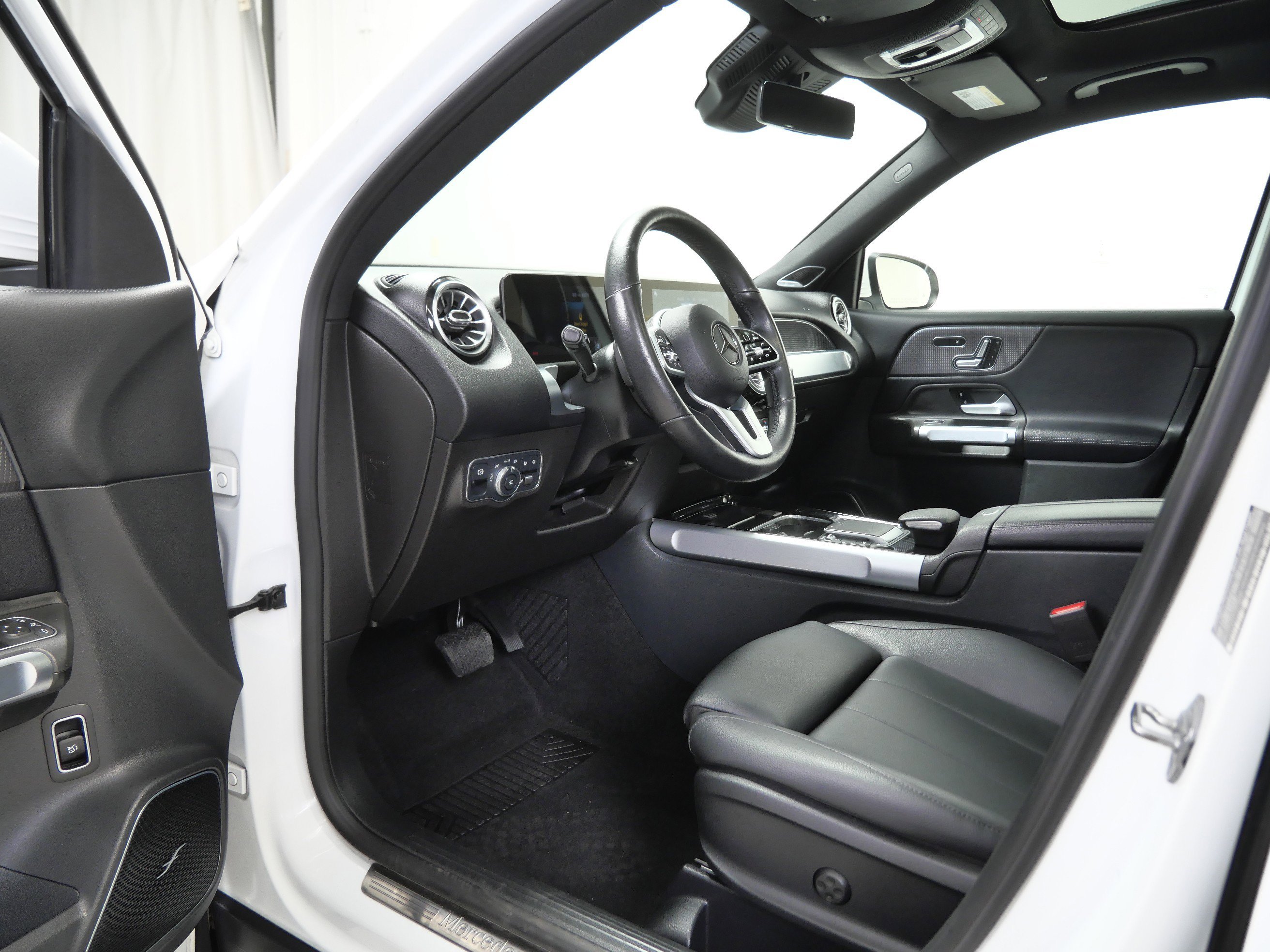 Certified Used 2021 Polar White Mercedes-Benz GLB 250 image 14