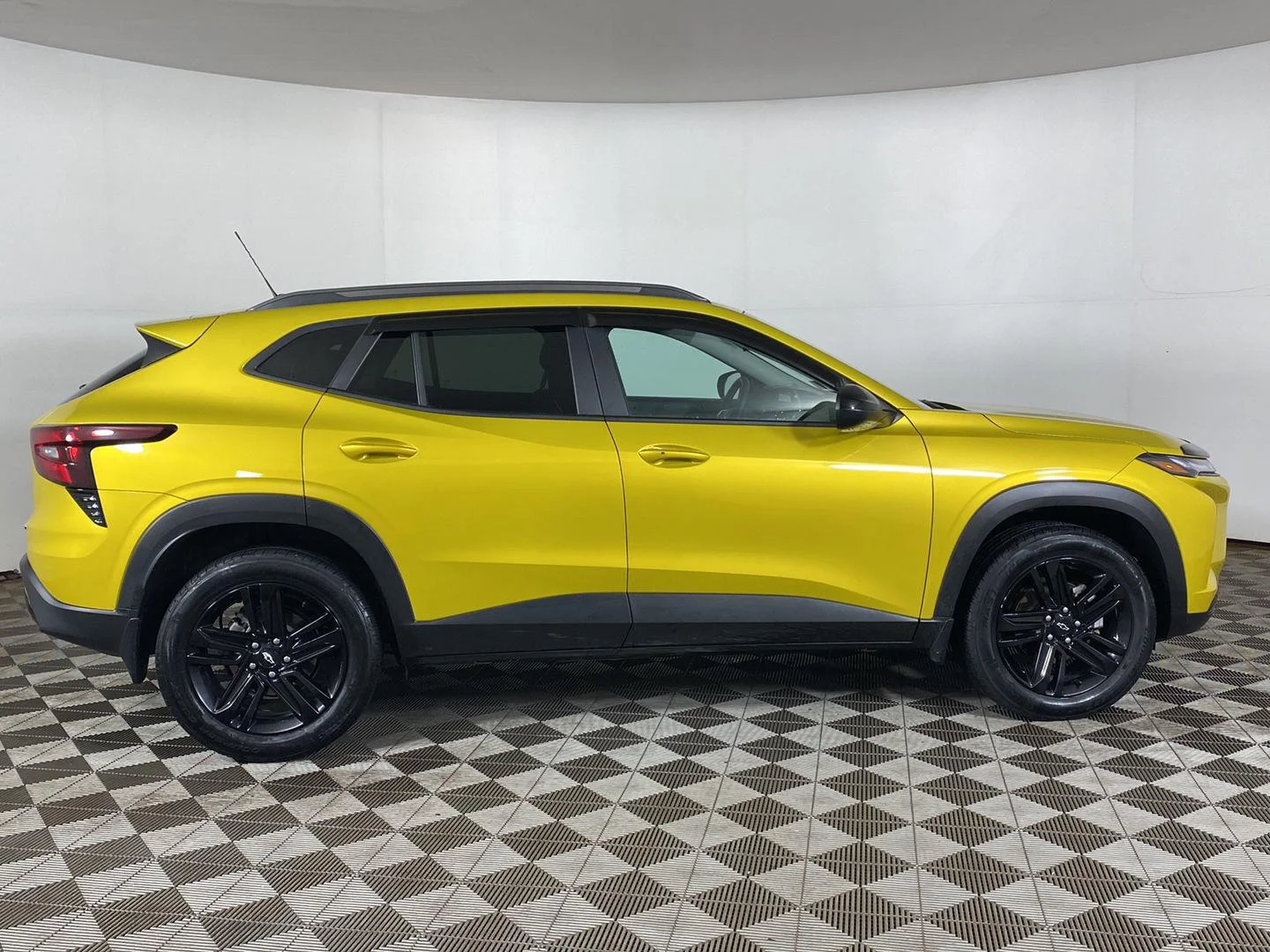 Used 2025 Nitro Yellow Metallic Chevrolet ACTIV image 7