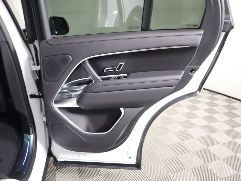 New 2026 Fuji White Land Rover SE image 29