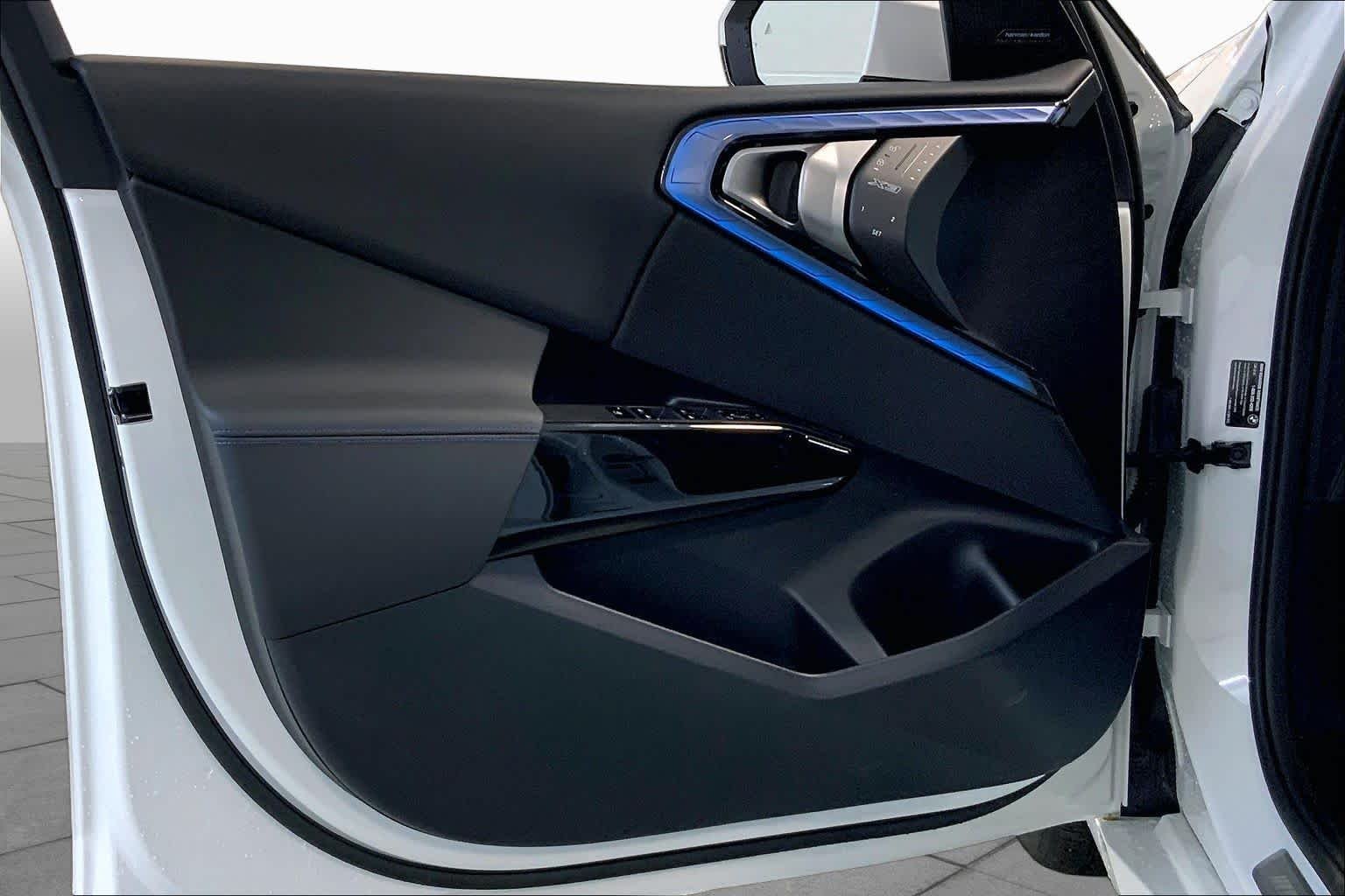 New 2026 Alpine White BMW 30 xDrive image 10