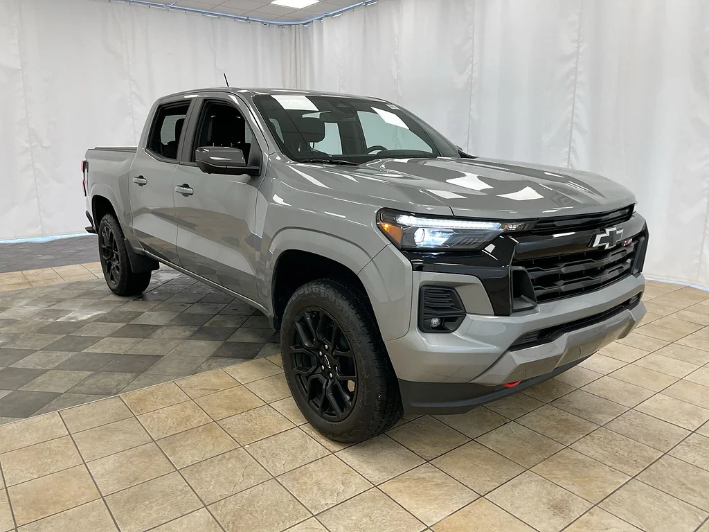 Used 2025 Sterling Gray Metallic Chevrolet Z71 image 35