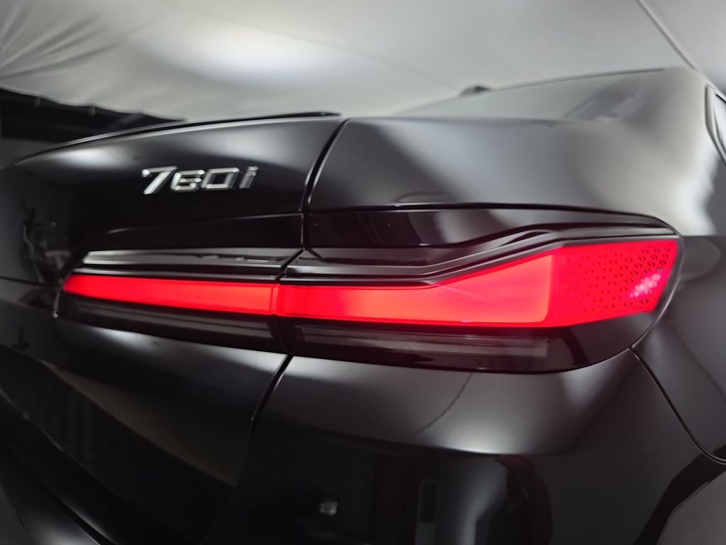 New 2026 Black Sapphire Metallic BMW 760i xDrive image 33