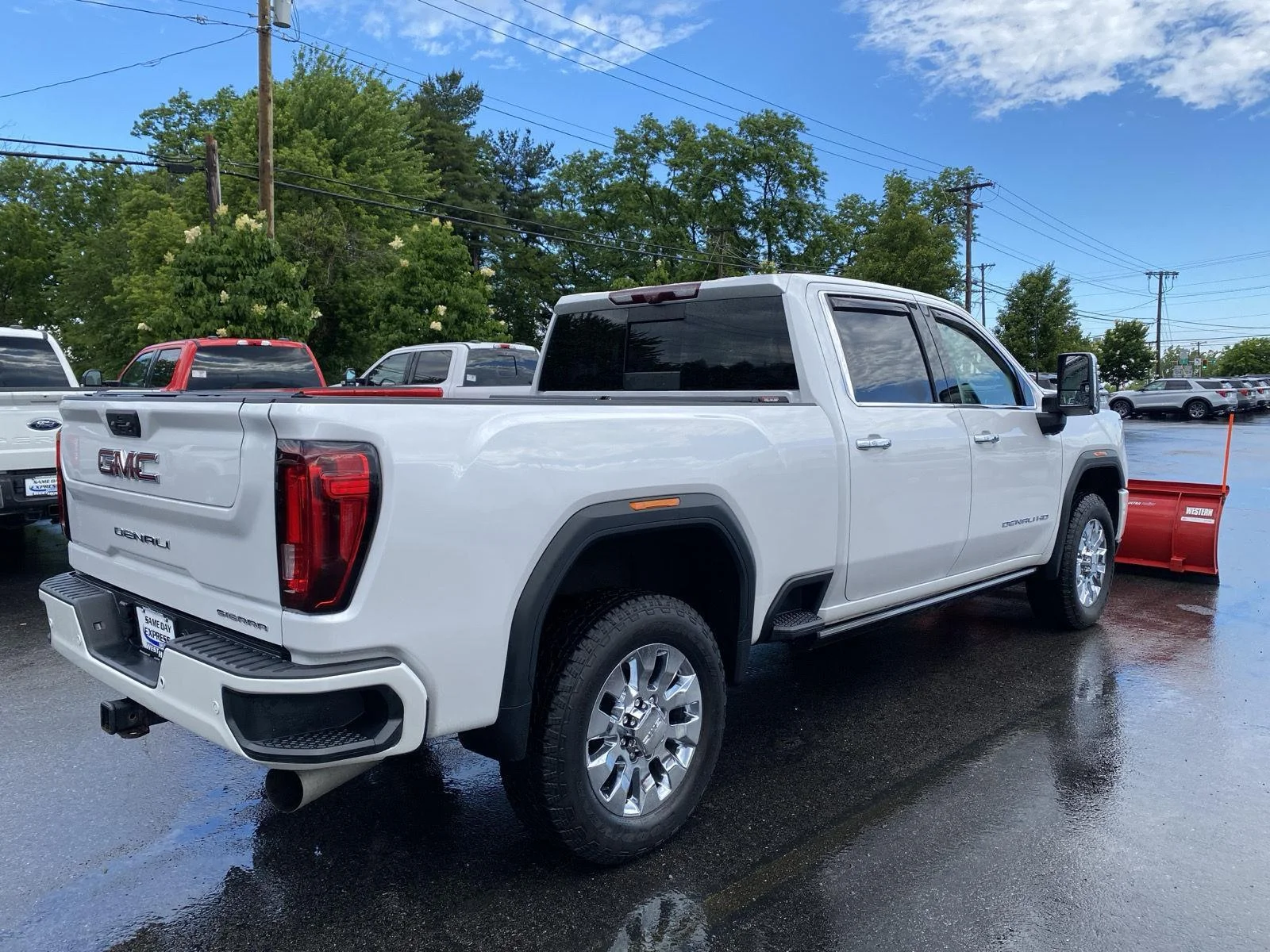 Used 2021 White Frost Tri-Coat GMC Denali image 7