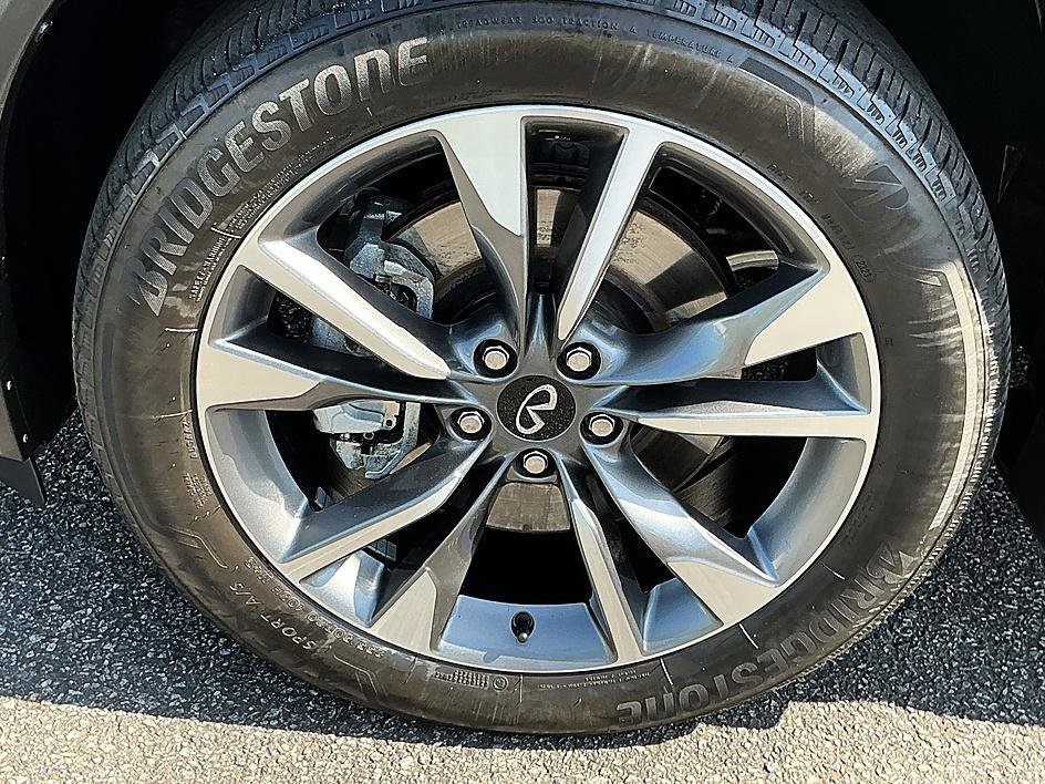 Used 2023 Mineral Black INFINITI LUXE image 10