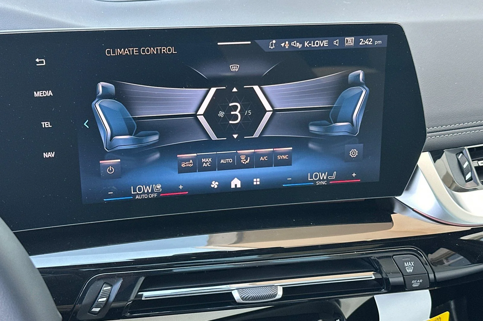 New 2026 Vegas Red Metallic BMW xDrive28i image 18