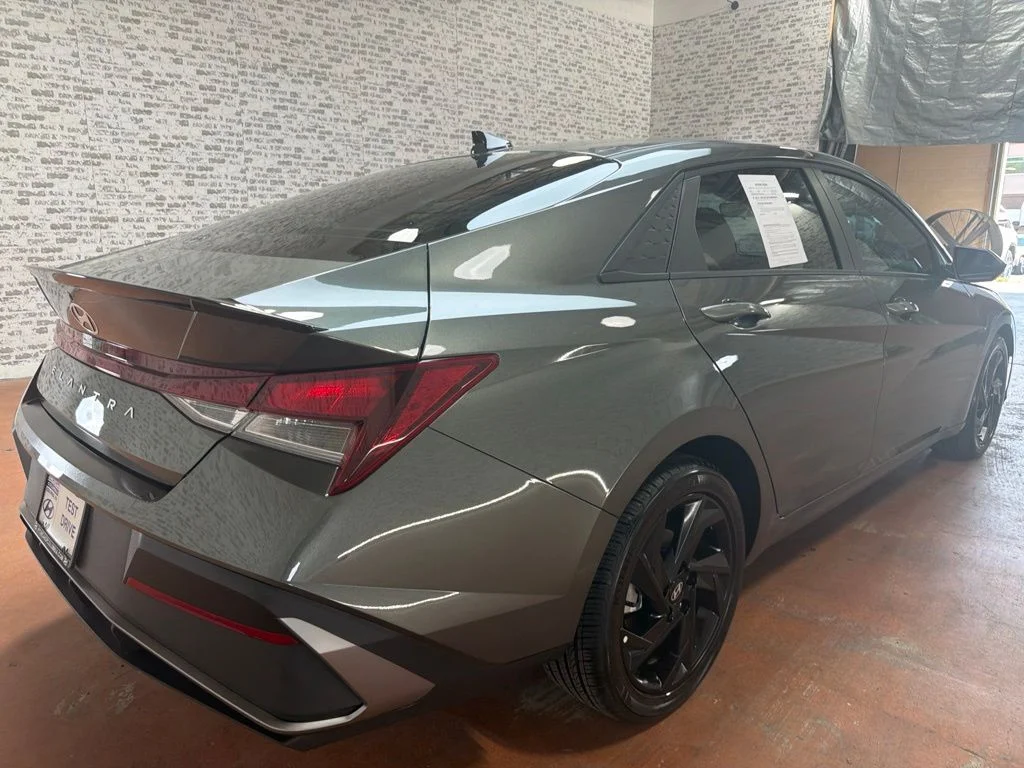 Used 2026 Amazon Gray Hyundai SEL Sport image 7