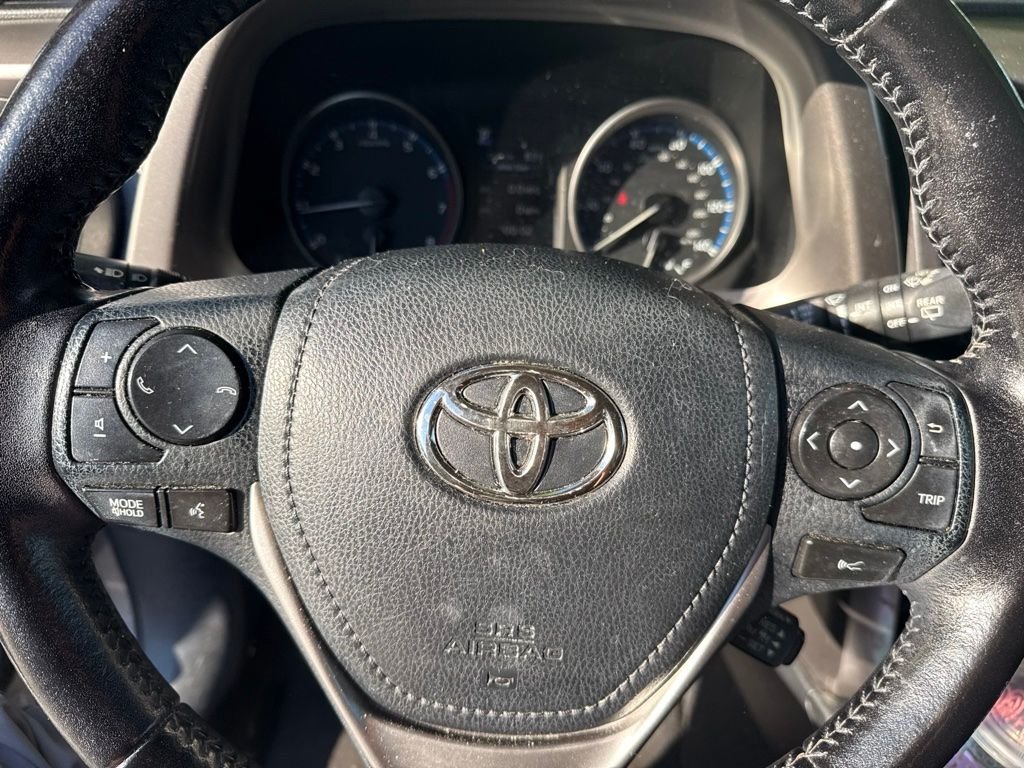 Used 2017 Gray Toyota XLE image 6