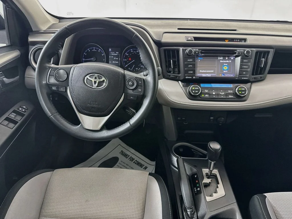 Used 2017 Gray Toyota XLE image 27